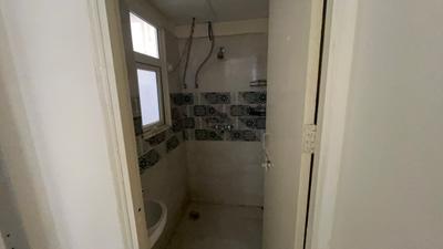 Bathroom Image of 500 Sq.ft 1 BHK Apartment / Flat for rent in Signature Global Golf Green, Sector 79 Gurgaon for Rs. 19000