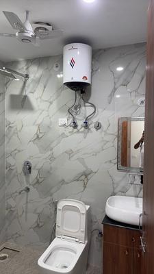 Bathroom Image of 1500 Sq.ft 1 BHK Builder Floor for rent in Sector 39 Gurgaon for Rs. 32000