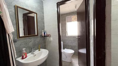 Bathroom Image of 585 Sq.ft 1 BHK Apartment / Flat for rent in Amrapali Dream Valley 2, Noida Extension Greater Noida for Rs. 22000