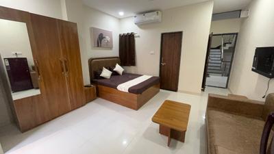 Bedroom Image of 1500 Sq.ft 1 RK Builder Floor for rent in Scheme No 113 Indore for Rs. 15500