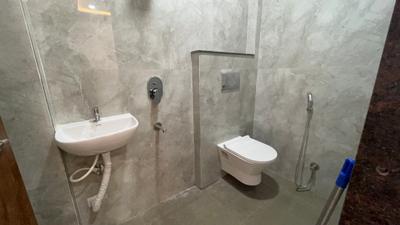 Bathroom Image of 650 Sq.ft 1 BHK Apartment / Flat for rent in Scheme No 114 Indore for Rs. 21000