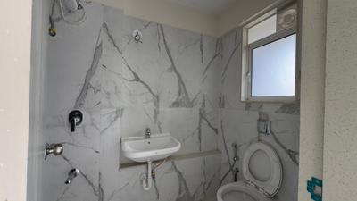 Bathroom Image of 520 Sq.ft 1 BHK Apartment / Flat for rent in Swastik Platinum, Vikhroli East Mumbai for Rs. 39000