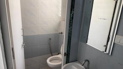 Bathroom Image of 550 Sq.ft 1 BHK Apartment / Flat for rent in DDA Flats Sector 14, Sector 14 Dwarka New Delhi for Rs. 33000