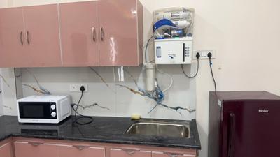 Kitchen Image of 1000 Sq.ft 1 BHK Builder Floor for rent in Mahalakshmi Nagar Indore for Rs. 21000