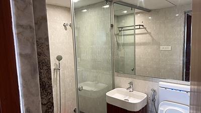 Bathroom Image of 550 Sq.ft 1 BHK Apartment / Flat for rent in Girgaon Mumbai for Rs. 80000