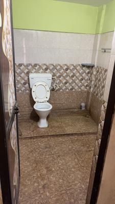 Bathroom Image of 1500 Sq.ft 2.5 BHK Independent House for rent in Kadma Jamshedpur for Rs. 15000