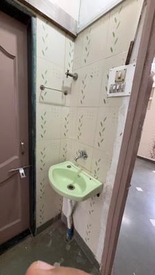 Bathroom Image of 750 Sq.ft 1 BHK Apartment / Flat for rent in Hemoo Kalani Society, Pimpri Pune for Rs. 17500