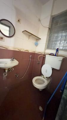 Bathroom Image of 860 Sq.ft 1 BHK Apartment / Flat for sale in HP Employees, Chembur Mumbai for Rs. 12000000