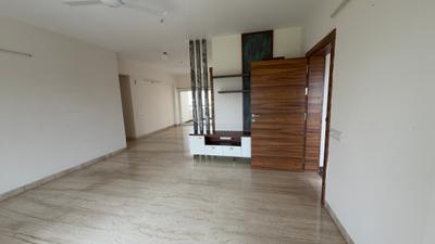 Living Room Image of 2400 Sq.ft 4 BHK Apartment / Flat for rent in Paras Emperor, Hoshangabad Road Bhopal for Rs. 60000