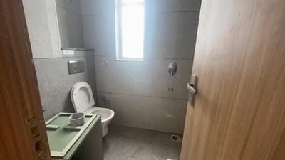 Bathroom Image of 1000 Sq.ft 1 BHK Builder Floor for rent in Sector 55 Gurgaon for Rs. 38000