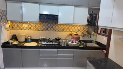 Kitchen Image of 1800 Sq.ft 3 BHK Apartment / Flat for rent in Yogeshwar Karnavati Paradise, New Maninagar Ahmedabad for Rs. 25000