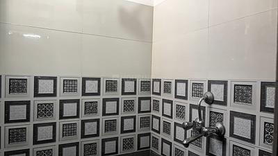 Bathroom Image of 400 Sq.ft 1 BHK Apartment / Flat for rent in ISBT Dehradun Dehradun for Rs. 17000