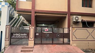 Building Image of 6500 Sq.ft 10 BHK Independent House for sale in Benz Circle Vijayawada for Rs. 35000000