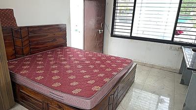 Bedroom Image of 860 Sq.ft 1 RK Builder Floor for rent in Vishnu Puri Colony Indore for Rs. 9000