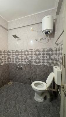 Bathroom Image of 1020 Sq.ft 1 BHK Builder Floor for rent in Gokhalenagar Pune for Rs. 25000