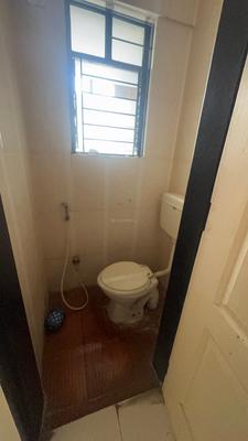 Bathroom Image of 750 Sq.ft 1 BHK Apartment / Flat for rent in Magarpatta Zinnia by Magarpatta City, Magarpatta City Pune for Rs. 25000