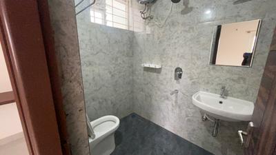 Bathroom Image of 700 Sq.ft 1 BHK Builder Floor for rent in Indira Nagar Bengaluru for Rs. 35500