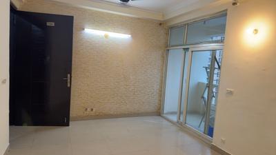 Living Room Image of 1035 Sq.ft 2 BHK Apartment / Flat for sale in Amrapali Silicon City, Sector 76 Noida for Rs. 9800000