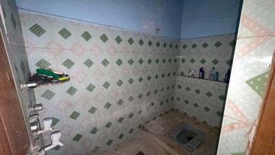 Bathroom Image of 1500 Sq.ft 3 BHK Duplex for rent in Mangla Bilaspur for Rs. 14000