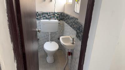 Bathroom Image of 540 Sq.ft 1 BHK Apartment / Flat for rent in Signature Global Andour Heights, Sector 71 Gurgaon for Rs. 25000