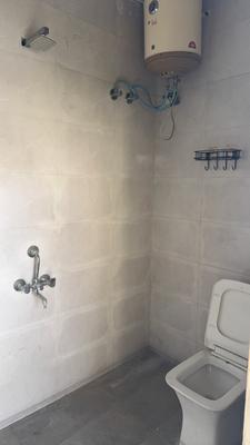 Bathroom Image of 650 Sq.ft 1 RK Independent House for rent in Sector 70 Gurgaon for Rs. 16000