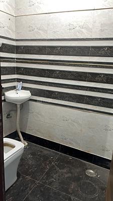 Bathroom Image of 550 Sq.ft 1 BHK Builder Floor for rent in Palam Vihar Extension Gurgaon for Rs. 13000