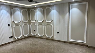 Bedroom Image of 2700 Sq.ft 4 BHK Builder Floor for sale in Kailash Colony New Delhi for Rs. 90000000