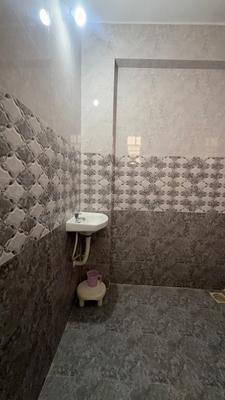 Bathroom Image of 1020 Sq.ft 1 BHK Builder Floor for rent in Gokhalenagar Pune for Rs. 25000