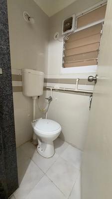 Bathroom Image of 600 Sq.ft 1 BHK Apartment / Flat for rent in Kalyani Nagar Pune for Rs. 35000