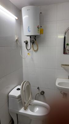 Bathroom Image of 618 Sq.ft 1 BHK Builder Floor for rent in Patel Nagar New Delhi for Rs. 20008