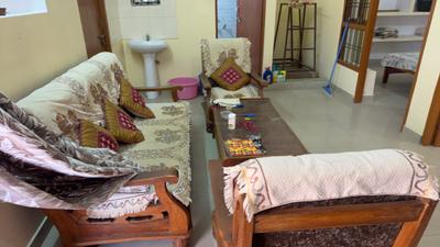 Living Room Image of 1250 Sq.ft 2 BHK Builder Floor for rent in Indira Nagar Lucknow for Rs. 18000
