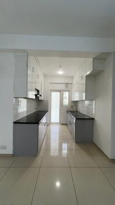 Kitchen Image of 650 Sq.ft 2.5 BHK Apartment / Flat for rent in Gulshan Botnia, Sector 144 Noida for Rs. 35000