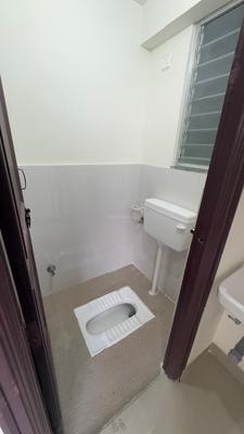 Bathroom Image of 450 Sq.ft 1 BHK Apartment / Flat for rent in Skylark Apartments RVR 7A At Riverview City, Loni Kalbhor Pune for Rs. 10000