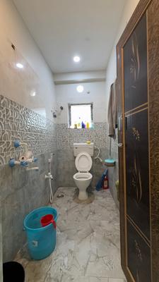 Bathroom Image of 800 Sq.ft 2 BHK Builder Floor for rent in Picnic Garden Kolkata for Rs. 22000