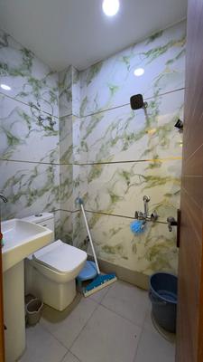 Bathroom Image of 450 Sq.ft 1 BHK Builder Floor for rent in Dwarka Mor New Delhi for Rs. 16500