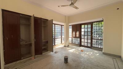 Bedroom Image of 2700 Sq.ft 3 BHK Builder Floor for rent in DLF Phase 2 Gurgaon for Rs. 60000