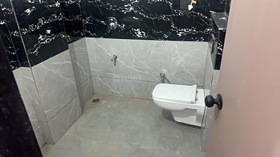Bathroom Image of 750 Sq.ft 1 RK Builder Floor for rent in Indra Puri Colony Indore for Rs. 10000