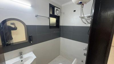 Bathroom Image of 475 Sq.ft 1 BHK Apartment / Flat for rent in Rajpur Khurd Extension New Delhi for Rs. 17000