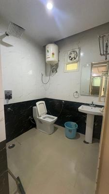 Bathroom Image of 400 Sq.ft 1 RK Independent House for rent in DLF Phase 3 Gurgaon for Rs. 20000