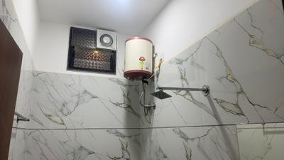 Bathroom Image of 1500 Sq.ft 1 BHK Builder Floor for rent in Mahalakshmi Nagar Indore for Rs. 18500