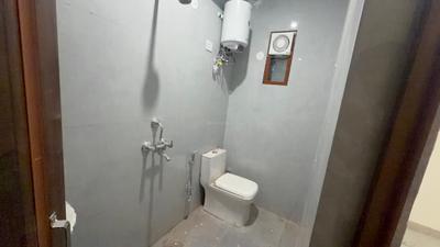 Bathroom Image of 650 Sq.ft 1 BHK Builder Floor for rent in Palam Vihar Extension Gurgaon for Rs. 17000