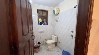 Bathroom Image of 900 Sq.ft 1 BHK Builder Floor for rent in Sector 46 Gurgaon for Rs. 23000