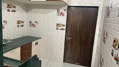 Kitchen Image of 550 Sq.ft 1 BHK Builder Floor for rent in Hansol Ahmedabad for Rs. 14500
