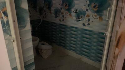 Bathroom Image of 500 Sq.ft 1 BHK Apartment / Flat for rent in Keshtopur Kolkata for Rs. 9700
