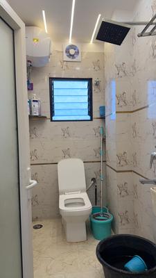 Bathroom Image of 850 Sq.ft 2 BHK Builder Floor for sale in Picnic Garden Kolkata for Rs. 4050000