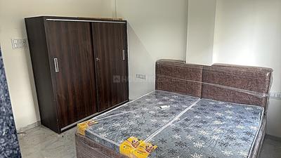 Bedroom Image of 800 Sq.ft 1 BHK Builder Floor for rent in Pipliyapala Park IDA Site Indore for Rs. 16000