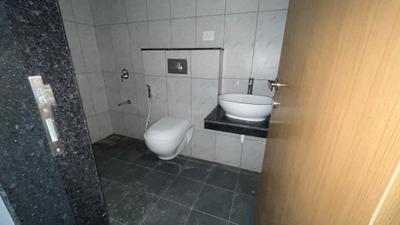 Bathroom Image of 680 Sq.ft 1 BHK Apartment / Flat for rent in Gera Planet Of Joy IV, Upper Kharadi Pune for Rs. 30000
