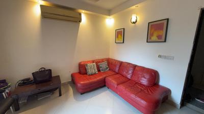 Living Room Image of 1100 Sq.ft 3 BHK Apartment / Flat for rent in DLF Princeton Estate, Sector 53 Gurgaon for Rs. 70000