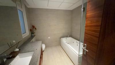 Bathroom Image of 3500 Sq.ft 4 BHK Apartment / Flat for sale in Experion Windchants, Sector 112 Gurgaon for Rs. 80000000
