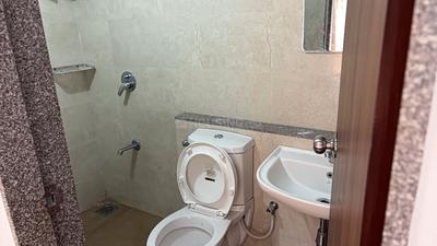 Image of 1218 Sq.ft 2 BHK Apartment / Flat for rent in Adani Aster Phase 1, Vaishno Devi Circle, Ahmedabad for Rs. 35000